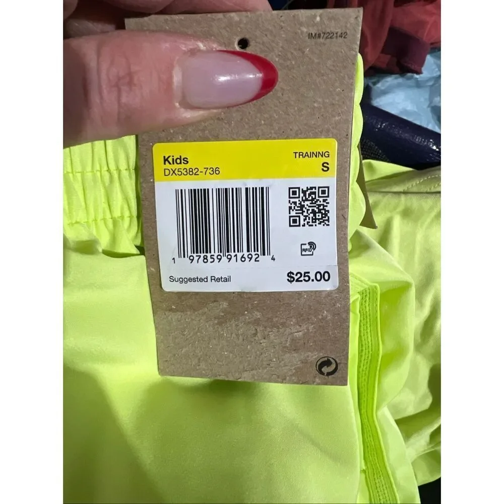 #611.  Nike BOYS YOUTH Yellow Dri-FIT 6” Spring Woven Training Shorts NWT